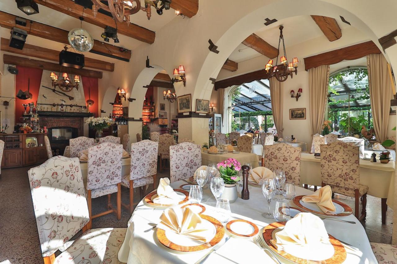 Logis Le Relais Imperial Hotel Saint-Vallier-de-Thiey Kültér fotó