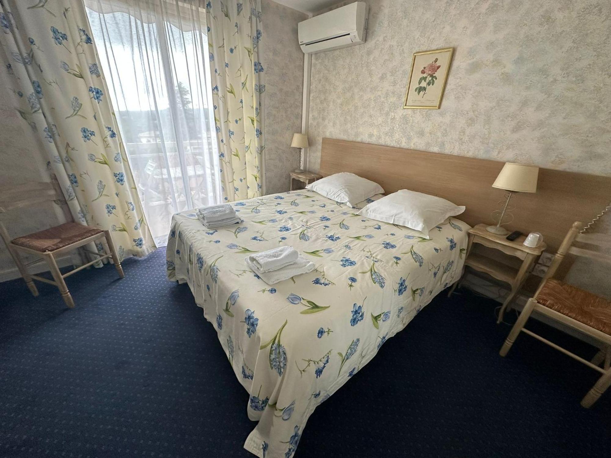 Logis Le Relais Imperial Hotel Saint-Vallier-de-Thiey Kültér fotó