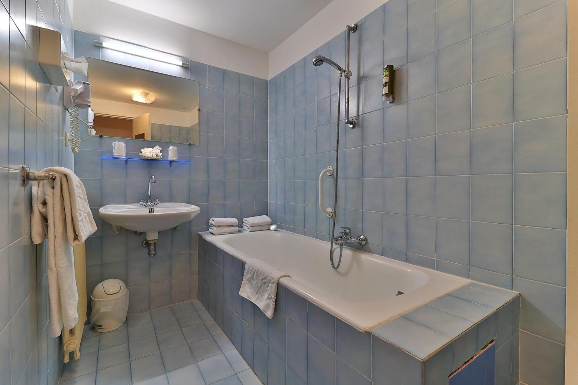 Logis Le Relais Imperial Hotel Saint-Vallier-de-Thiey Kültér fotó
