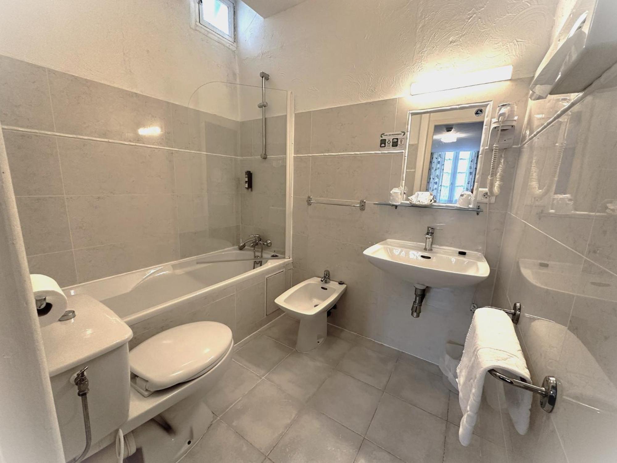 Logis Le Relais Imperial Hotel Saint-Vallier-de-Thiey Kültér fotó