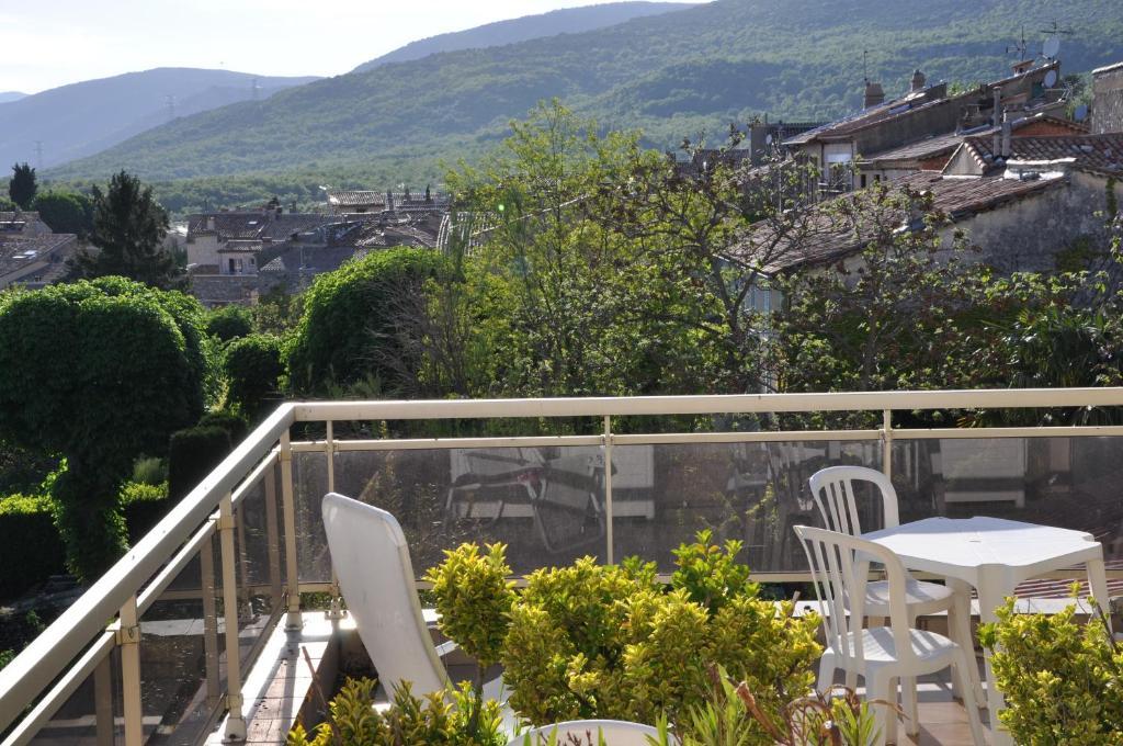 Logis Le Relais Imperial Hotel Saint-Vallier-de-Thiey Kültér fotó