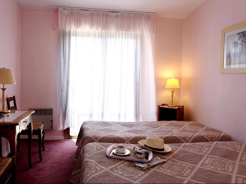 Logis Le Relais Imperial Hotel Saint-Vallier-de-Thiey Kültér fotó